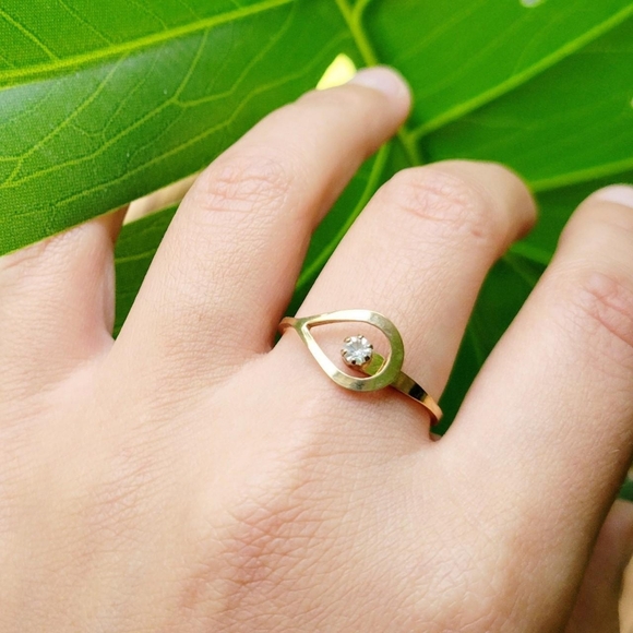 Vintage Dainty Gold Avon Rhinestone Ring - Picture 4 of 9